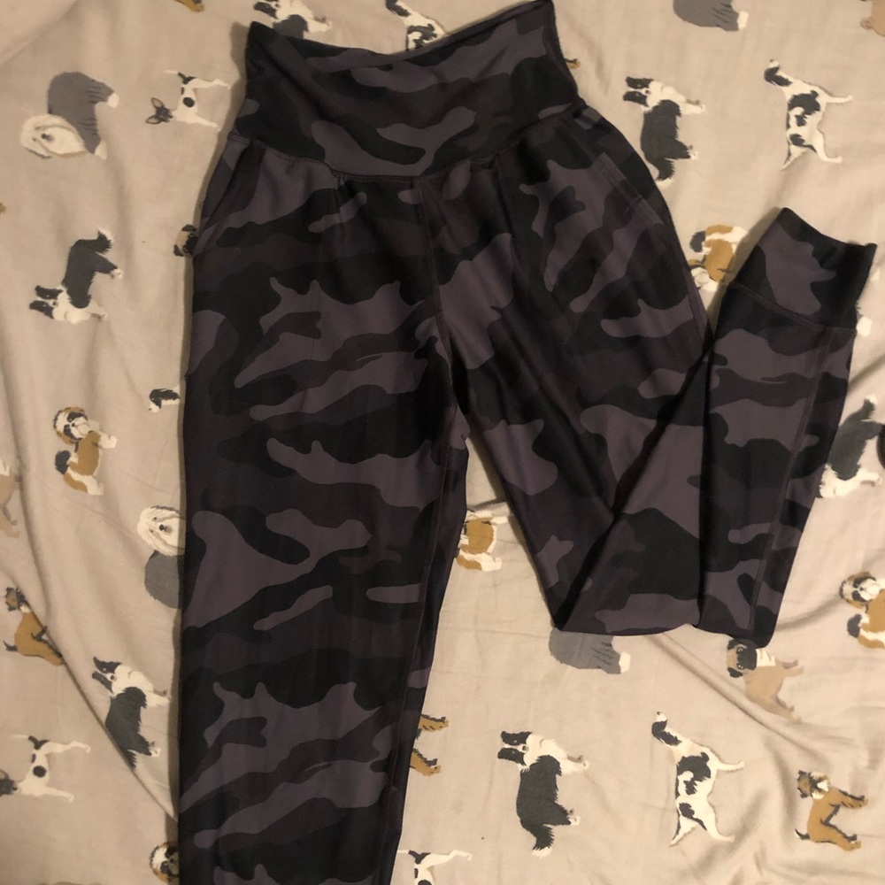 Old Navy Active Elevate Legging - image 1